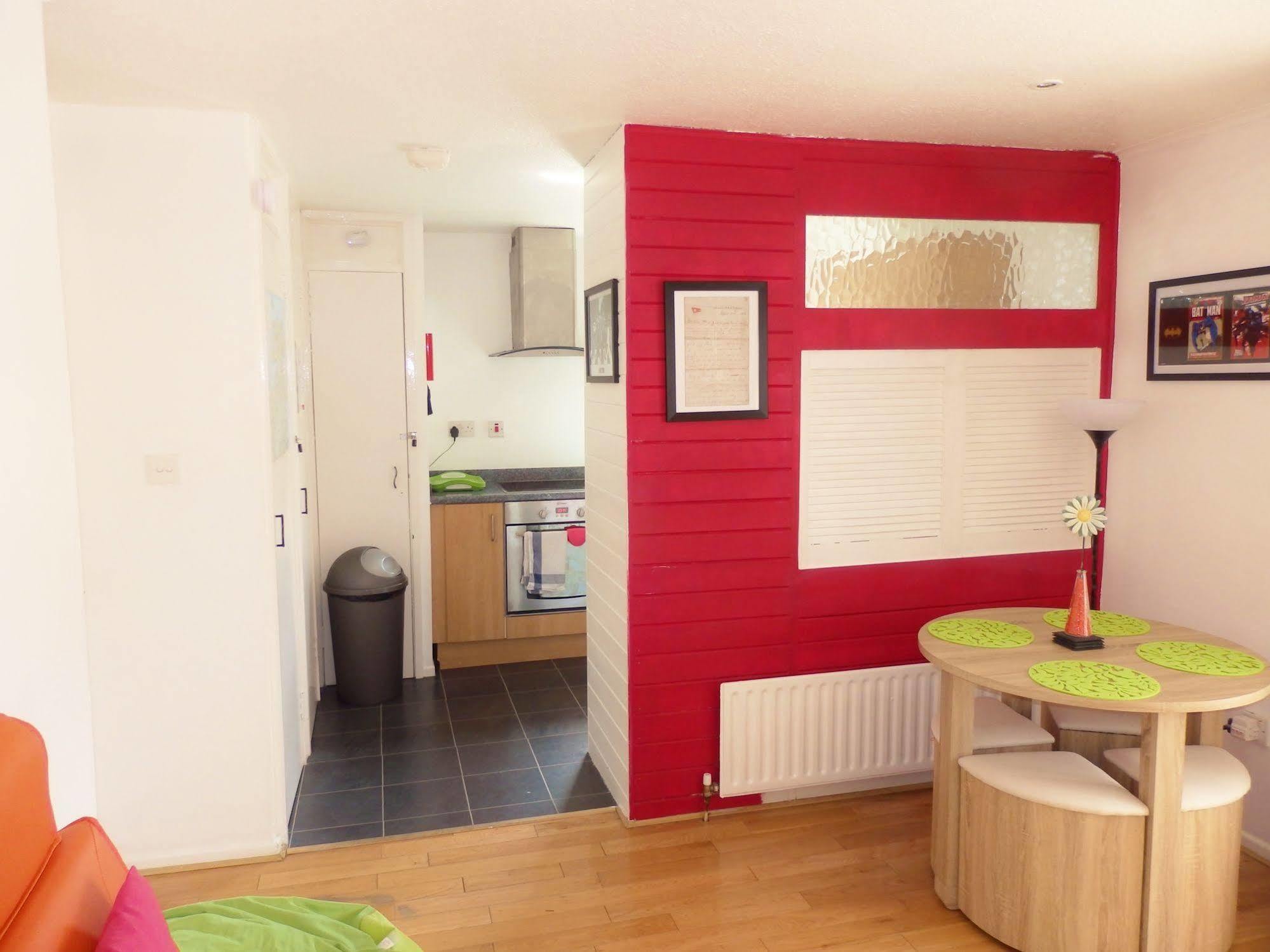 Very Central Location- Free Parking - 2 Bedrooms Belfast Eksteriør bilde